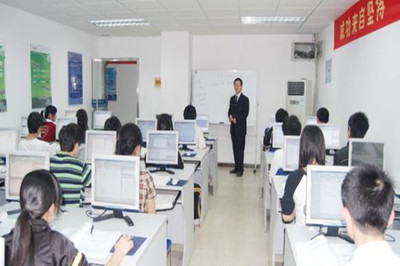 選擇計算機職業(yè)學(xué)校，讓青春無悔